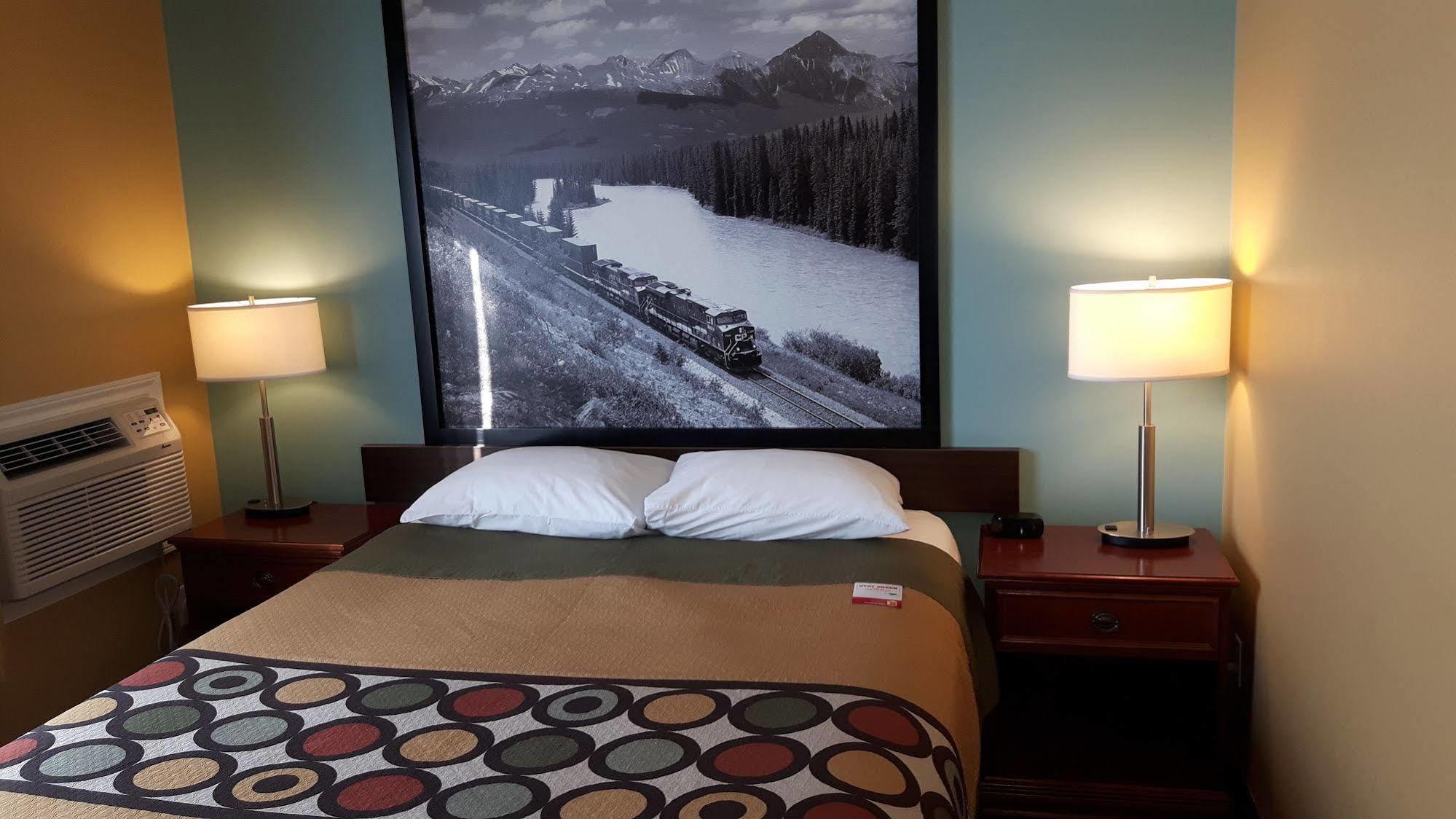 Super 8 By Wyndham Cochrane Hotel Kültér fotó